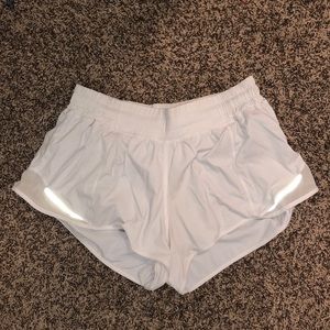 White Hotty Hot Shorts 2.5 Lululemon